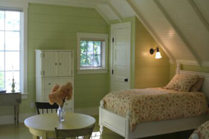 Room 34 of 40