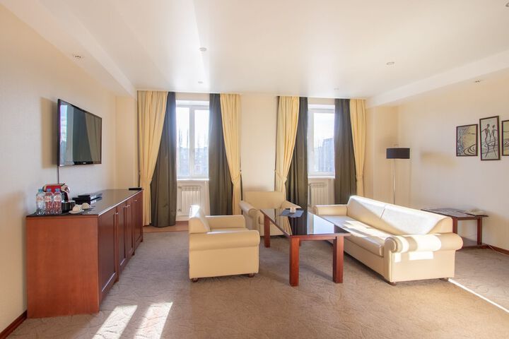 Room 27 of 103