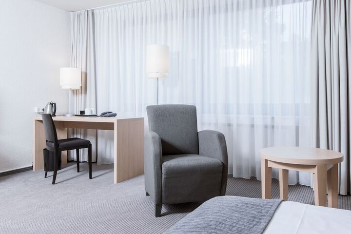 Room 8 of 34