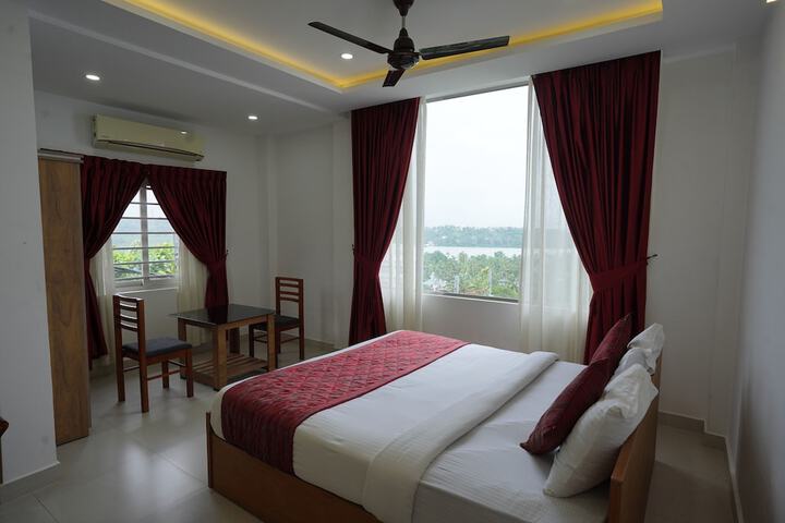 Room 13 of 28