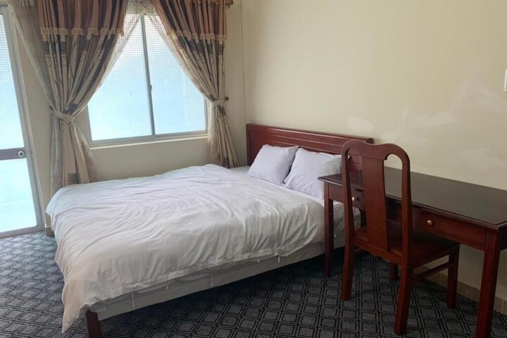 Room 7 of 18