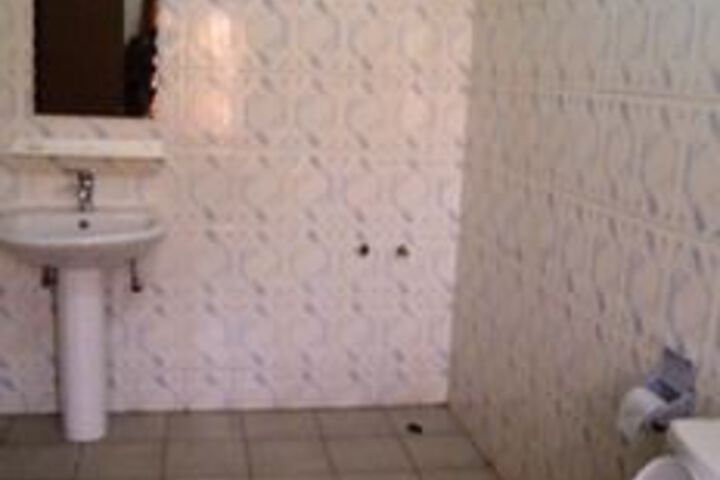 Room 12 of 77