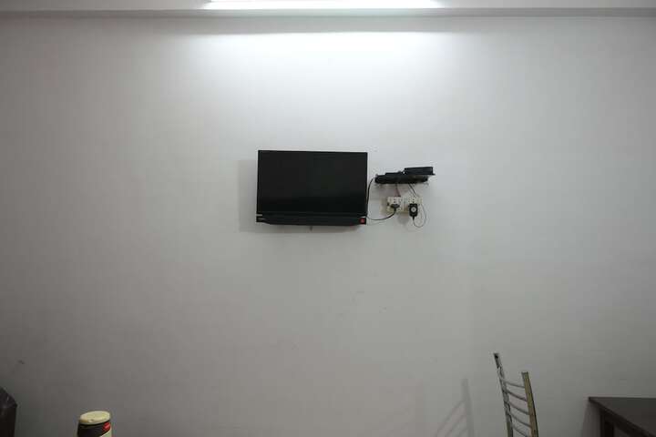Room 10 of 106