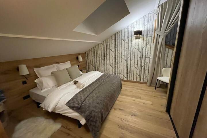 Room 20 of 99