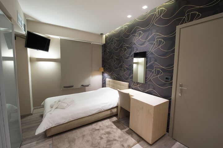 Room 5 of 22