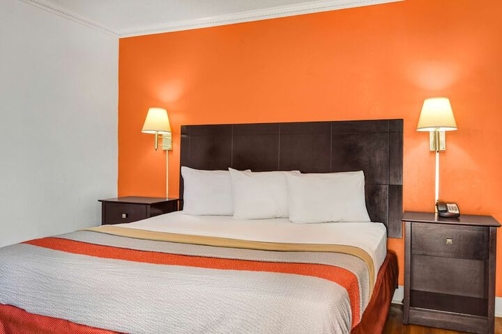 Room 10 of 21