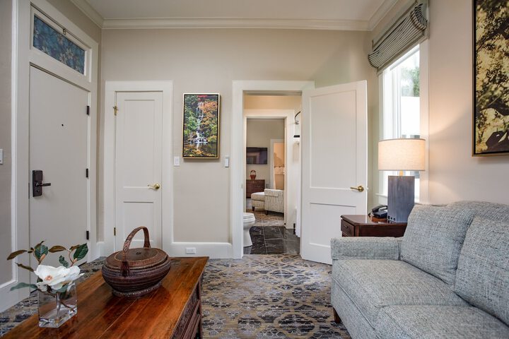 Room 9 of 27