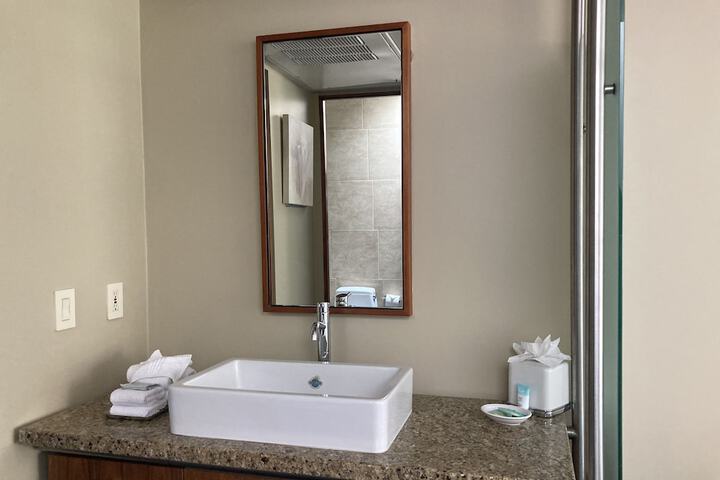 Bathroom sink