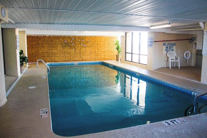 Hotel Pool
