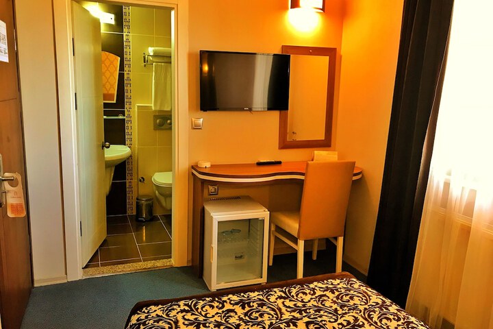 Room 11 of 23