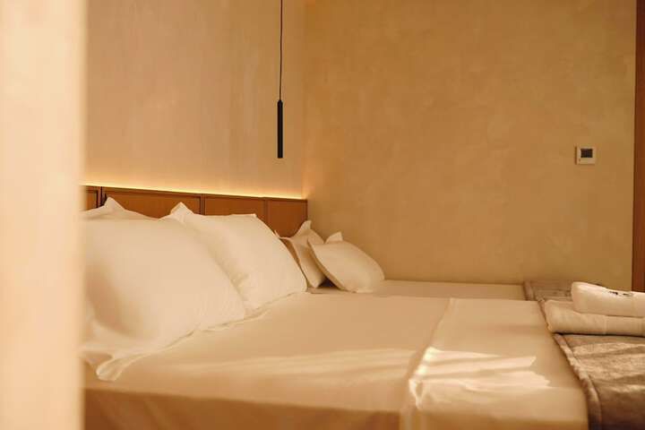 Room 17 of 37