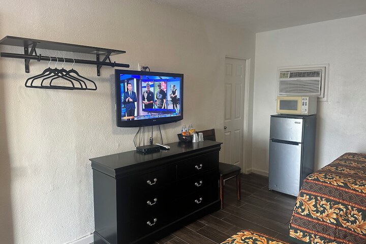 Room 12 of 36