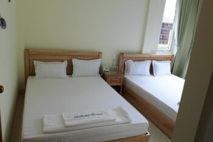 Room 6 of 16