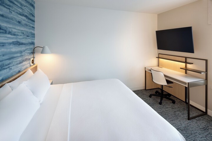 Room 14 of 33