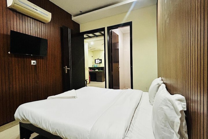 Room 7 of 24