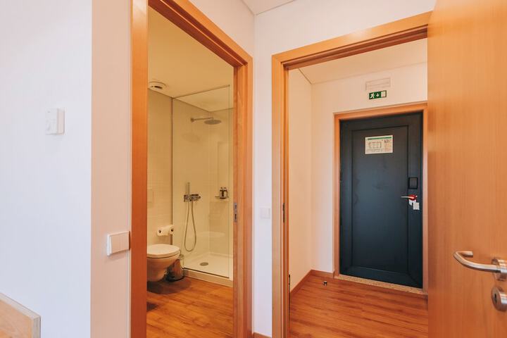 Room 10 of 181