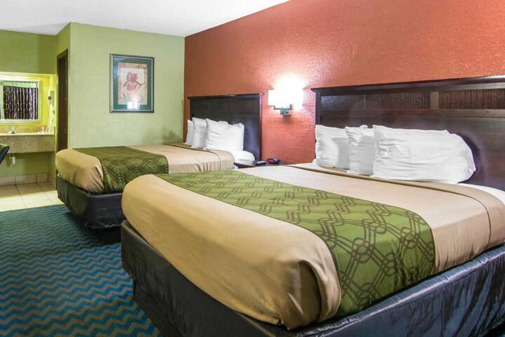 2 Queen Beds (4 of 7)