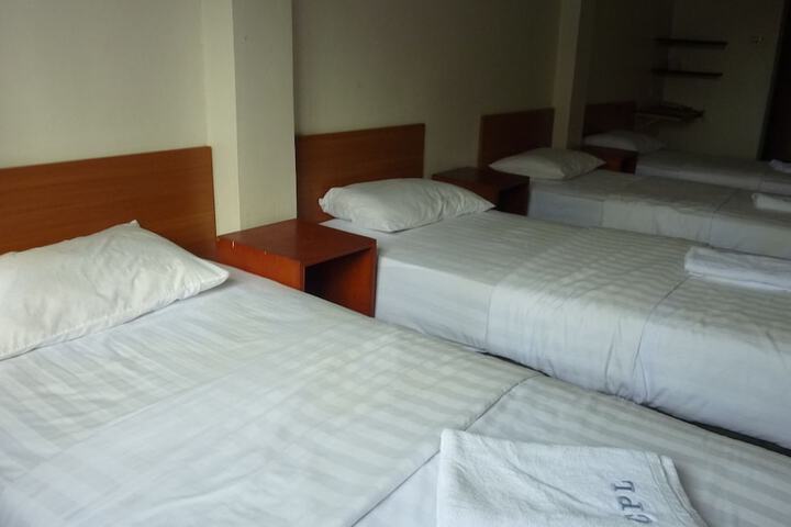 Room 6 of 17