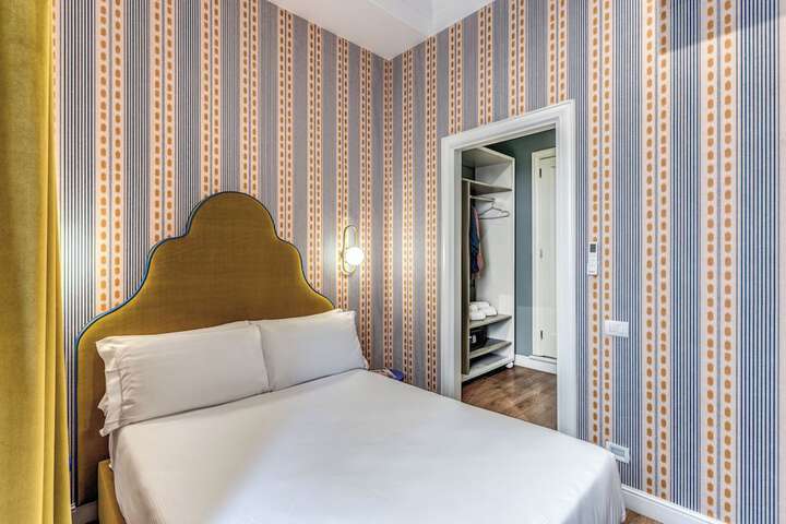 Room 6 of 25