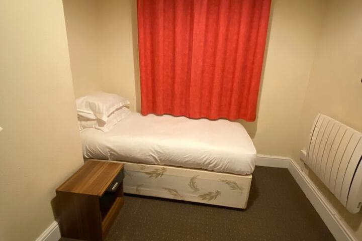 Room 9 of 18