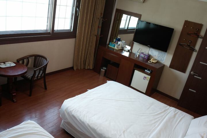 Room 7 of 47