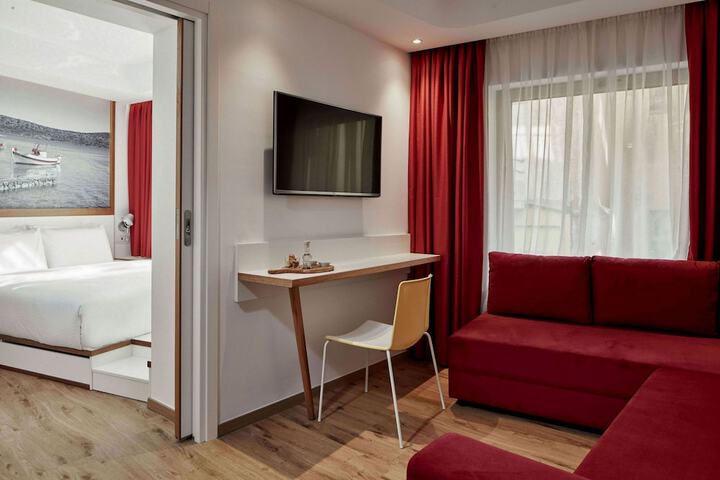 Room 7 of 96