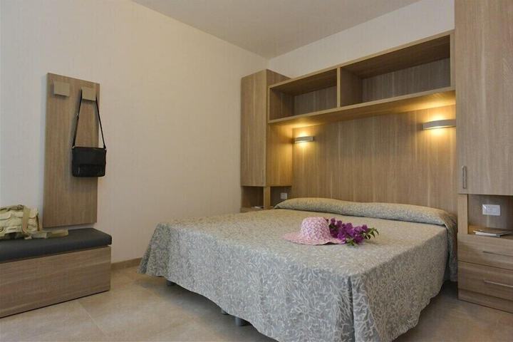 Room 4 of 55