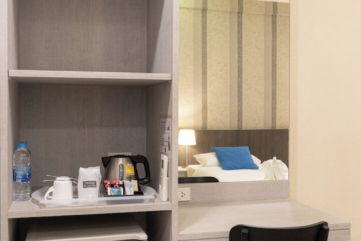 Room 62 of 216