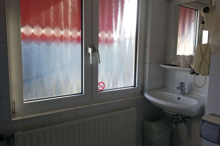 Room 21 of 38