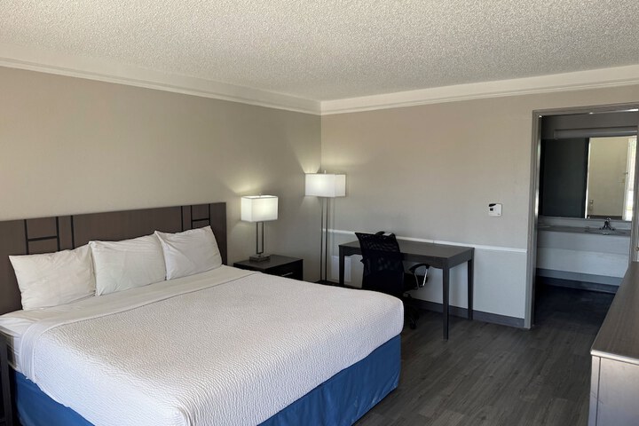 Room 7 of 23
