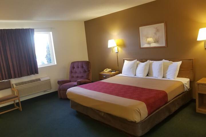 Room 4 of 32