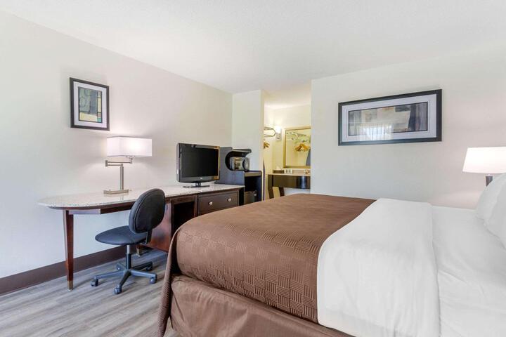 2 Double Beds (4 of 6)