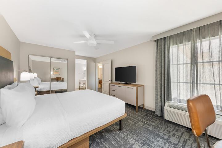 Room 5 of 40