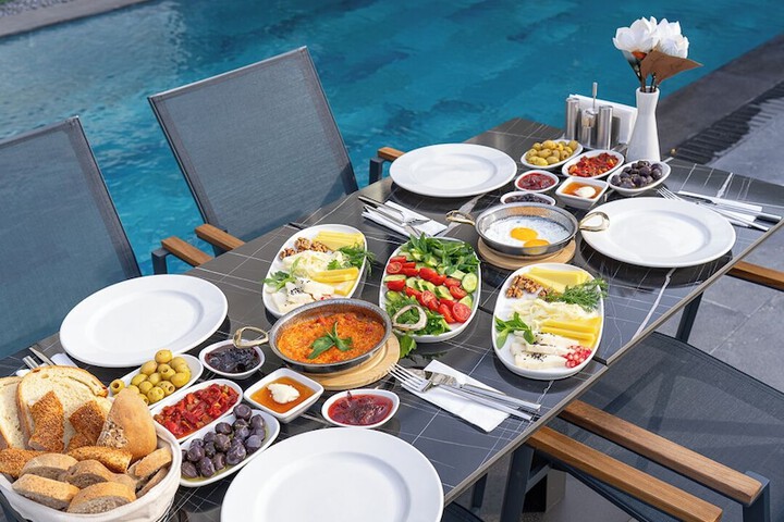 Dining 59 of 76