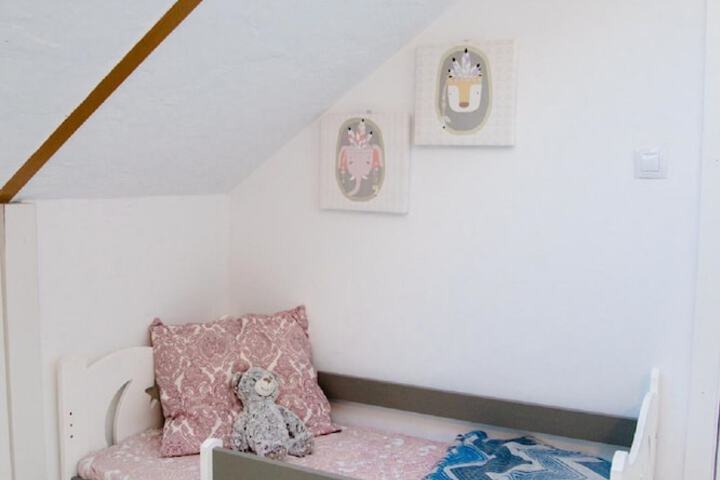 Room 8 of 34
