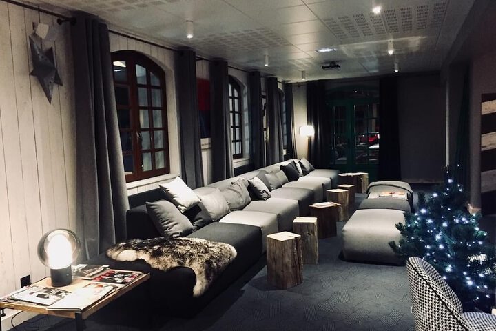 Lounge 50 of 56