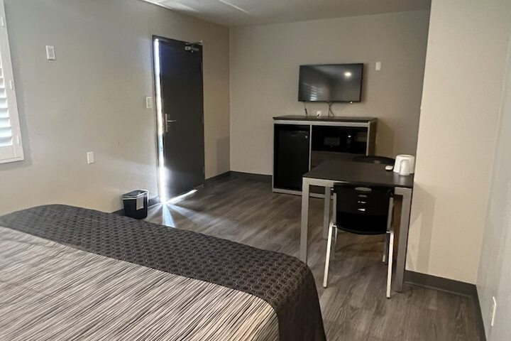 Room 5 of 42