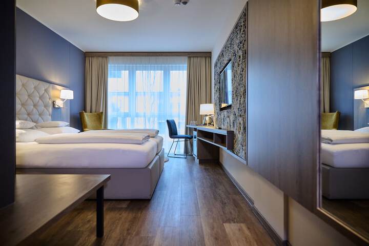 Room 52 of 106