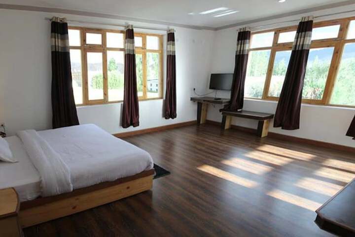 Room 8 of 37