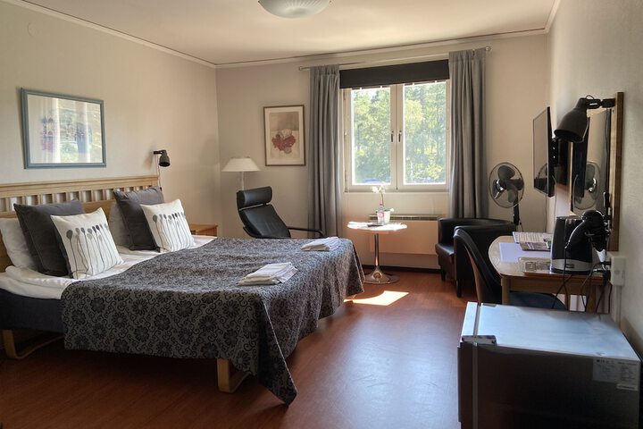 Room 6 of 30