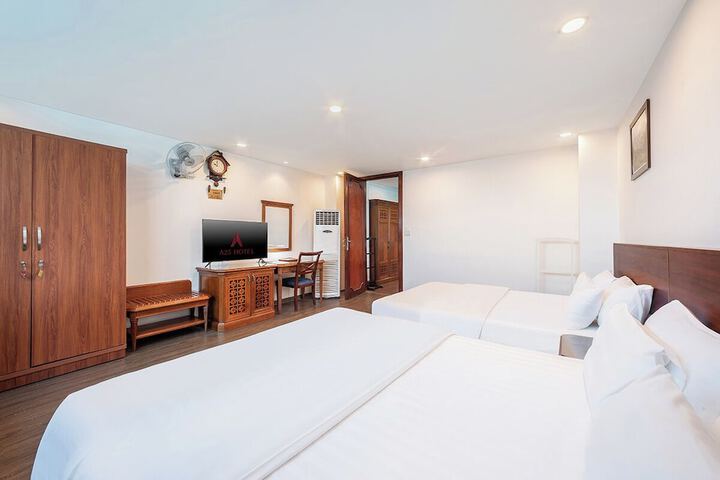 Room 15 of 33
