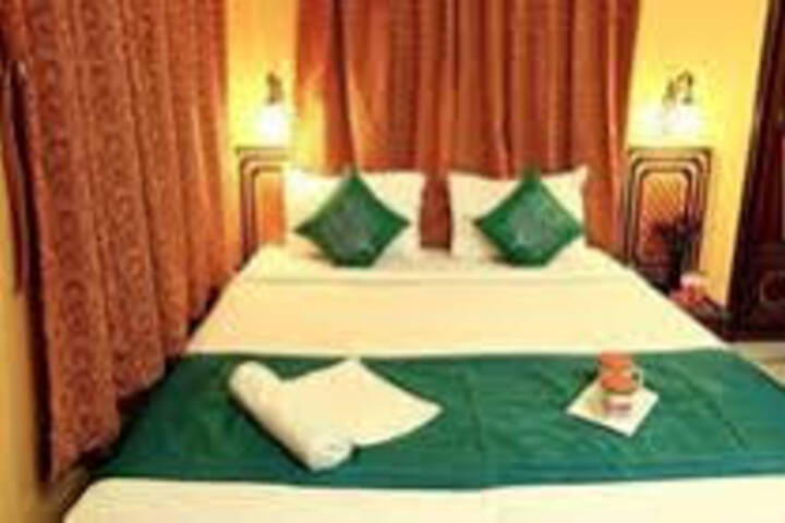 OYO ROOMS KALIGHAT LAKE MARKET