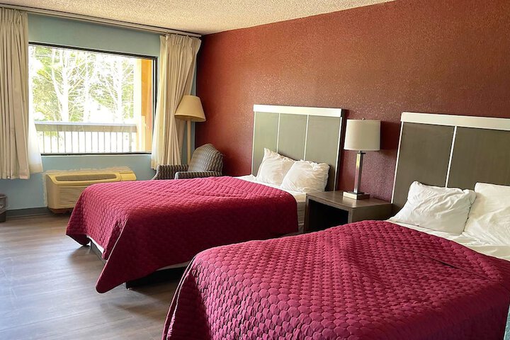2 Double Beds (12 of 14)