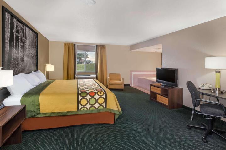 1 Queen Bed Mobility Accessible (9 of 14)