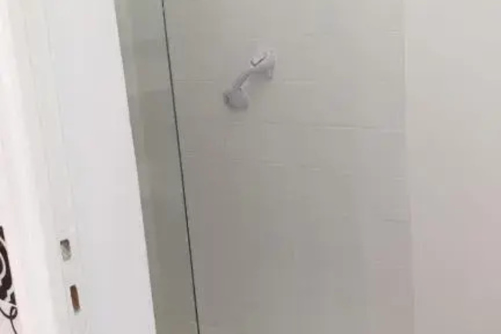 Room 5 of 11