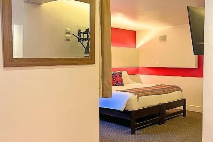 Room 16 of 108