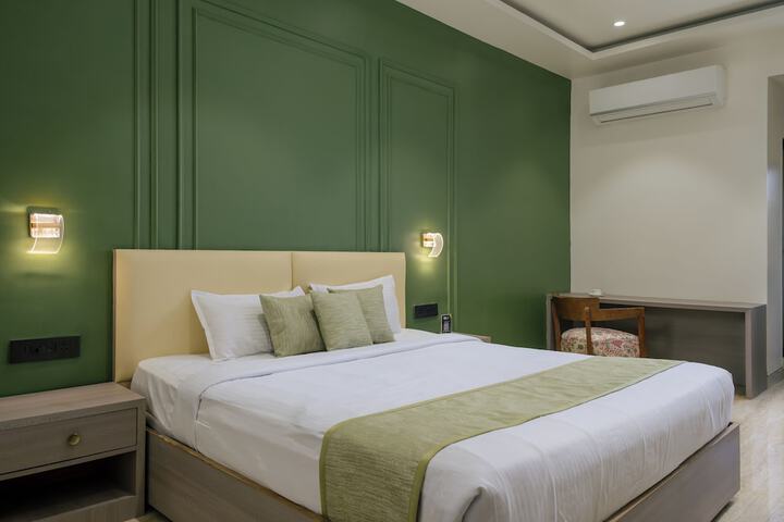 Room 8 of 35