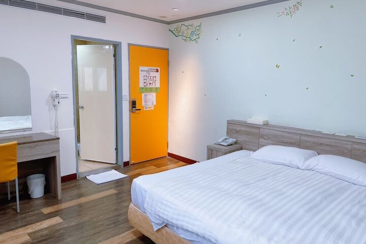 Room 16 of 31