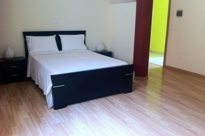Room 11 of 18