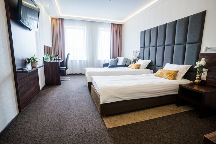 Room 21 of 102